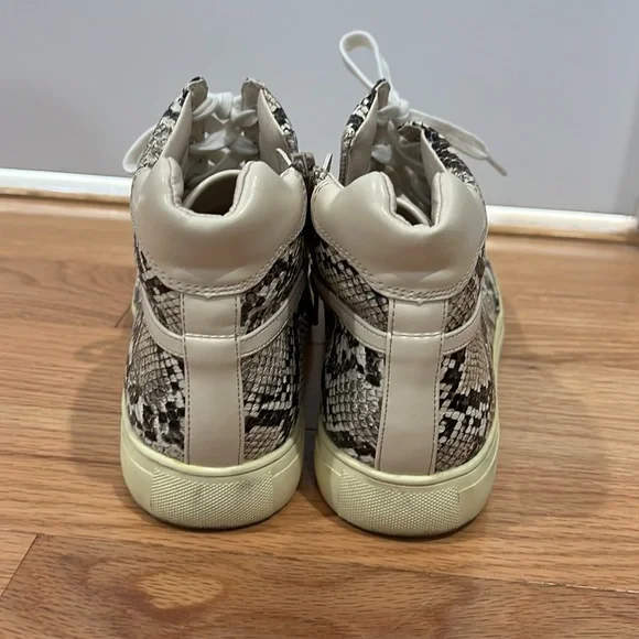 Coconuts - Picture 3 of 4